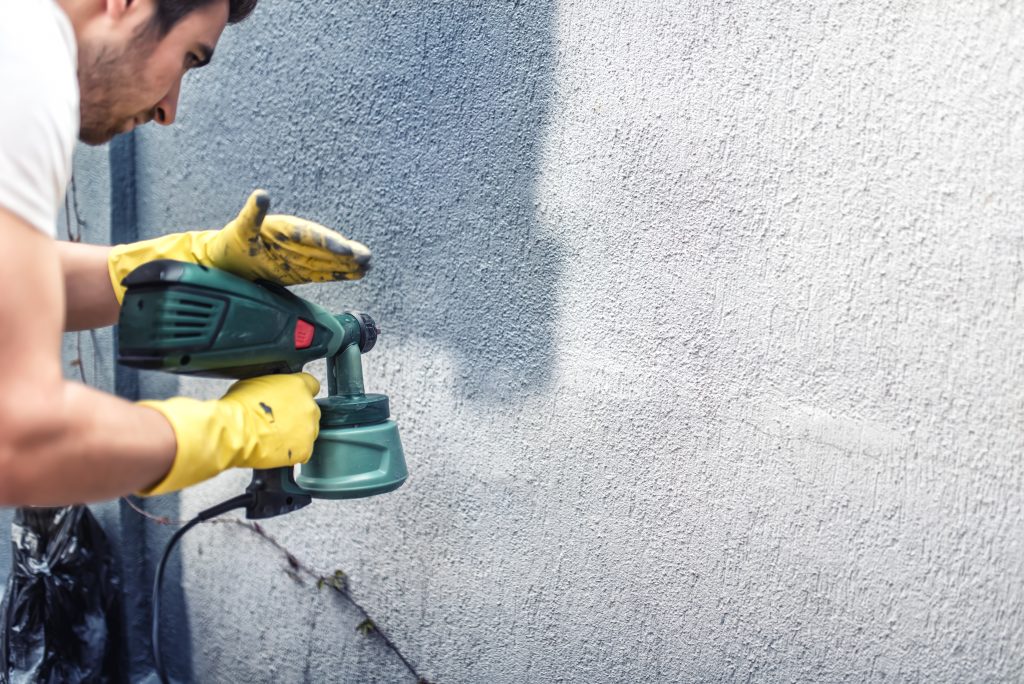 ravalement avec peinture d'un mur